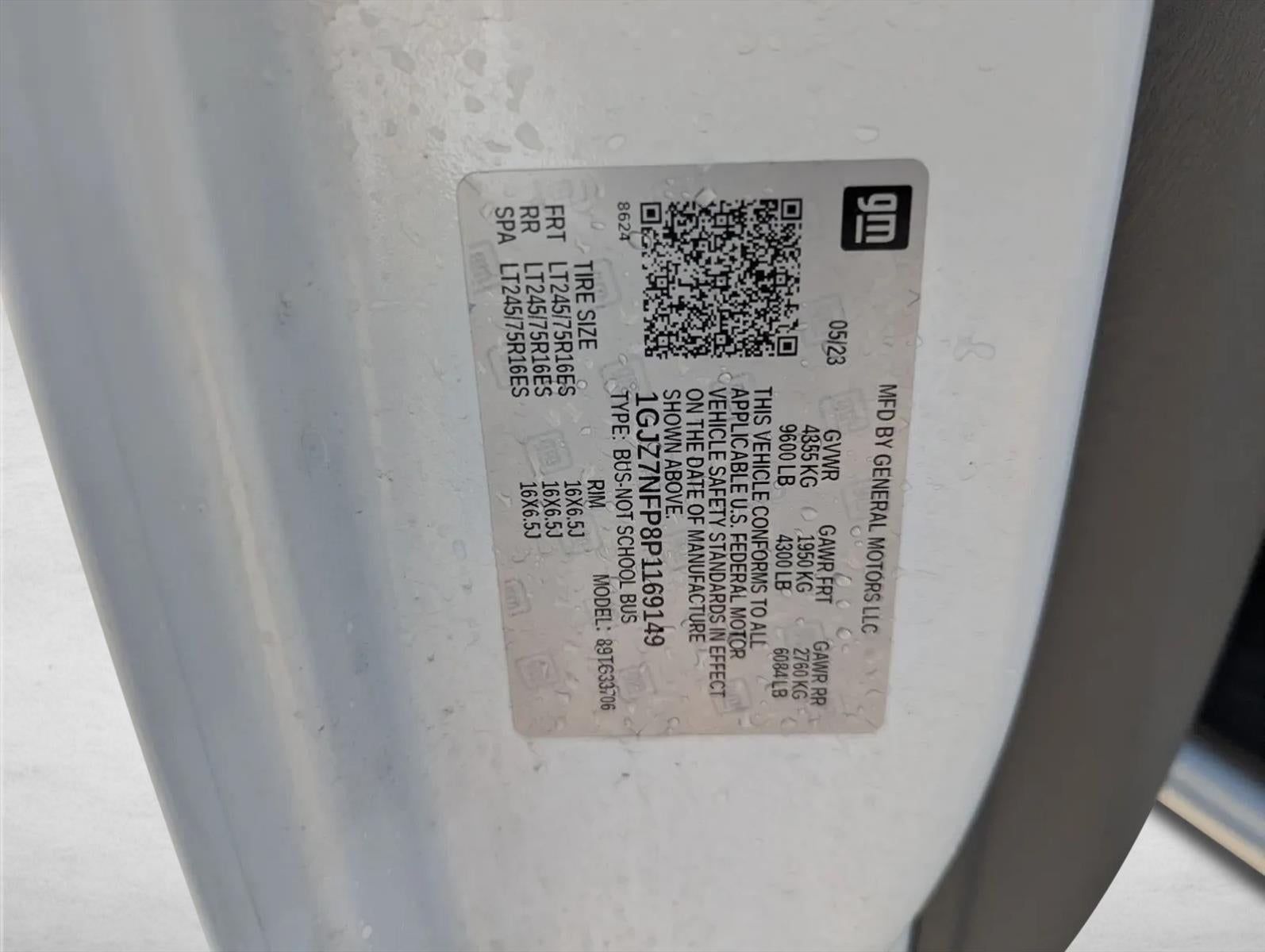2023 GMC Savana Passenger 3500 LS