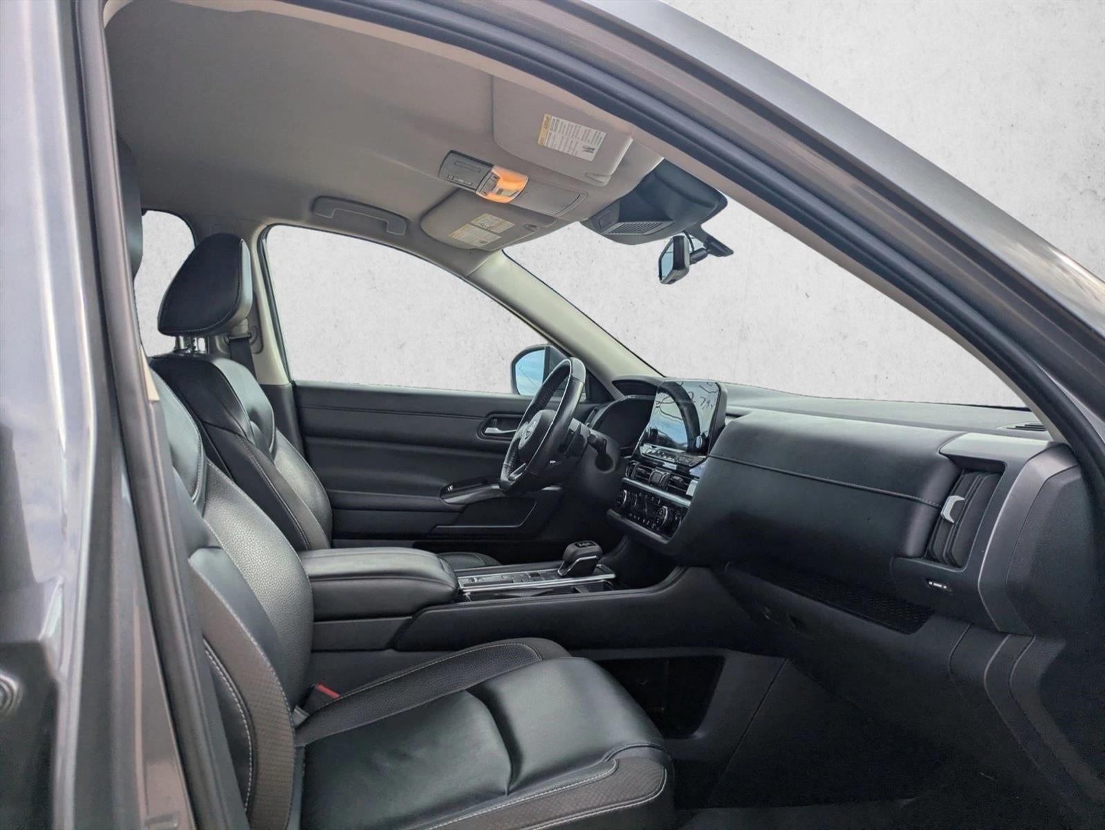 2023 Nissan Pathfinder SL FWD