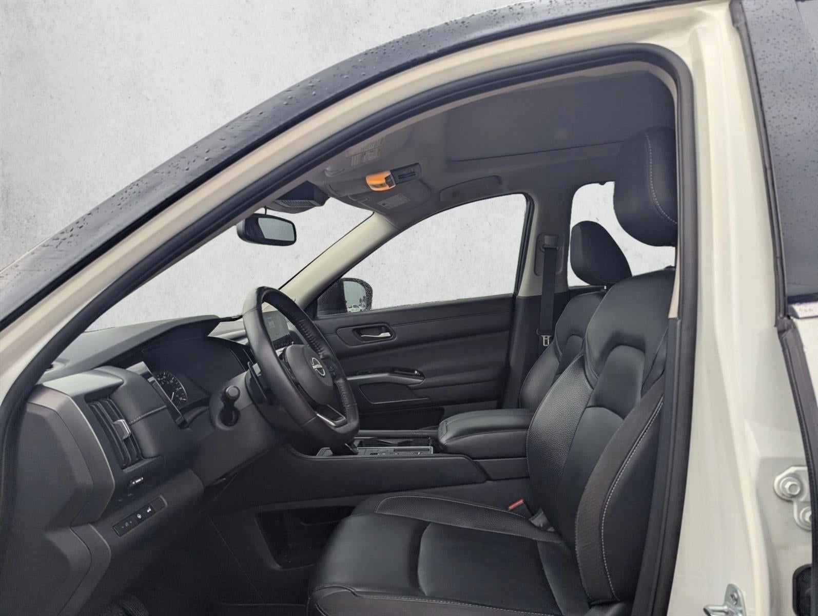 2022 Nissan Pathfinder SL 2WD