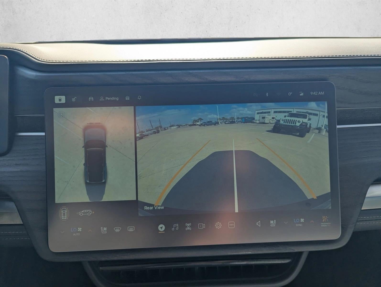 2025 RIVIAN R1S Adventure