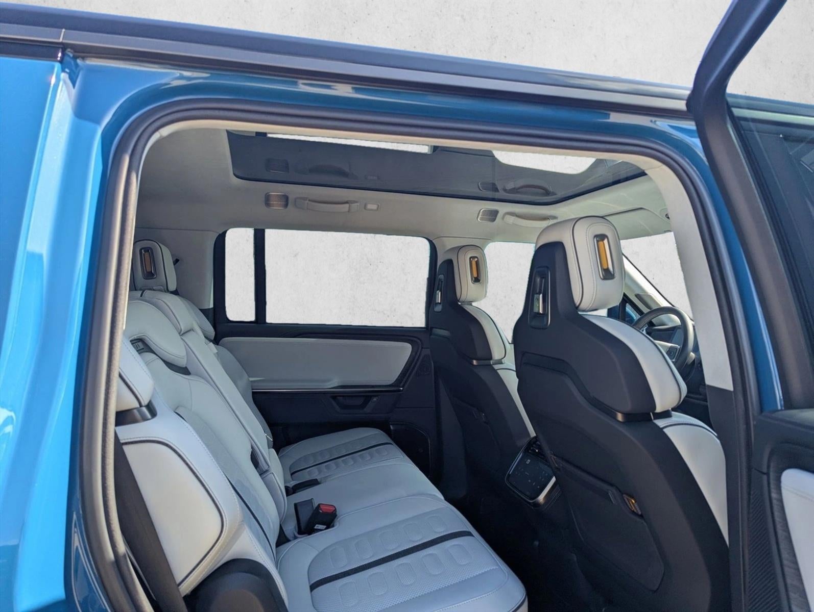 2025 RIVIAN R1S Adventure