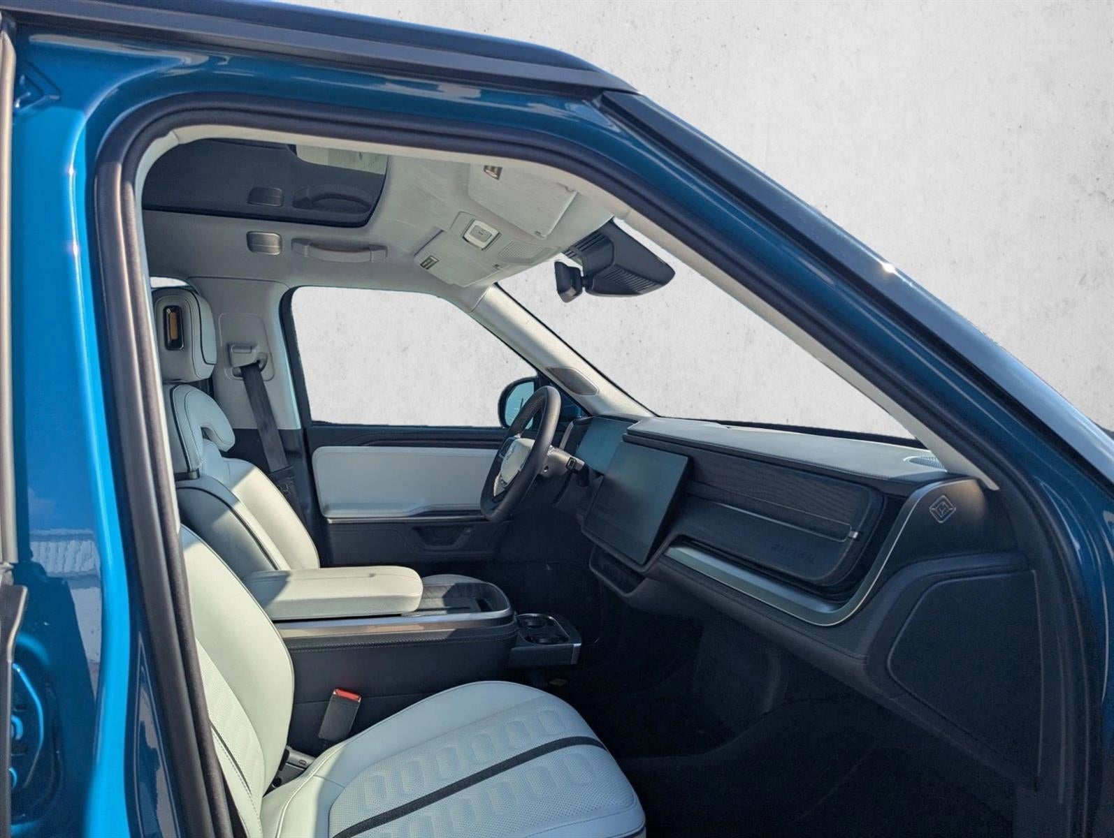 2025 RIVIAN R1S Adventure