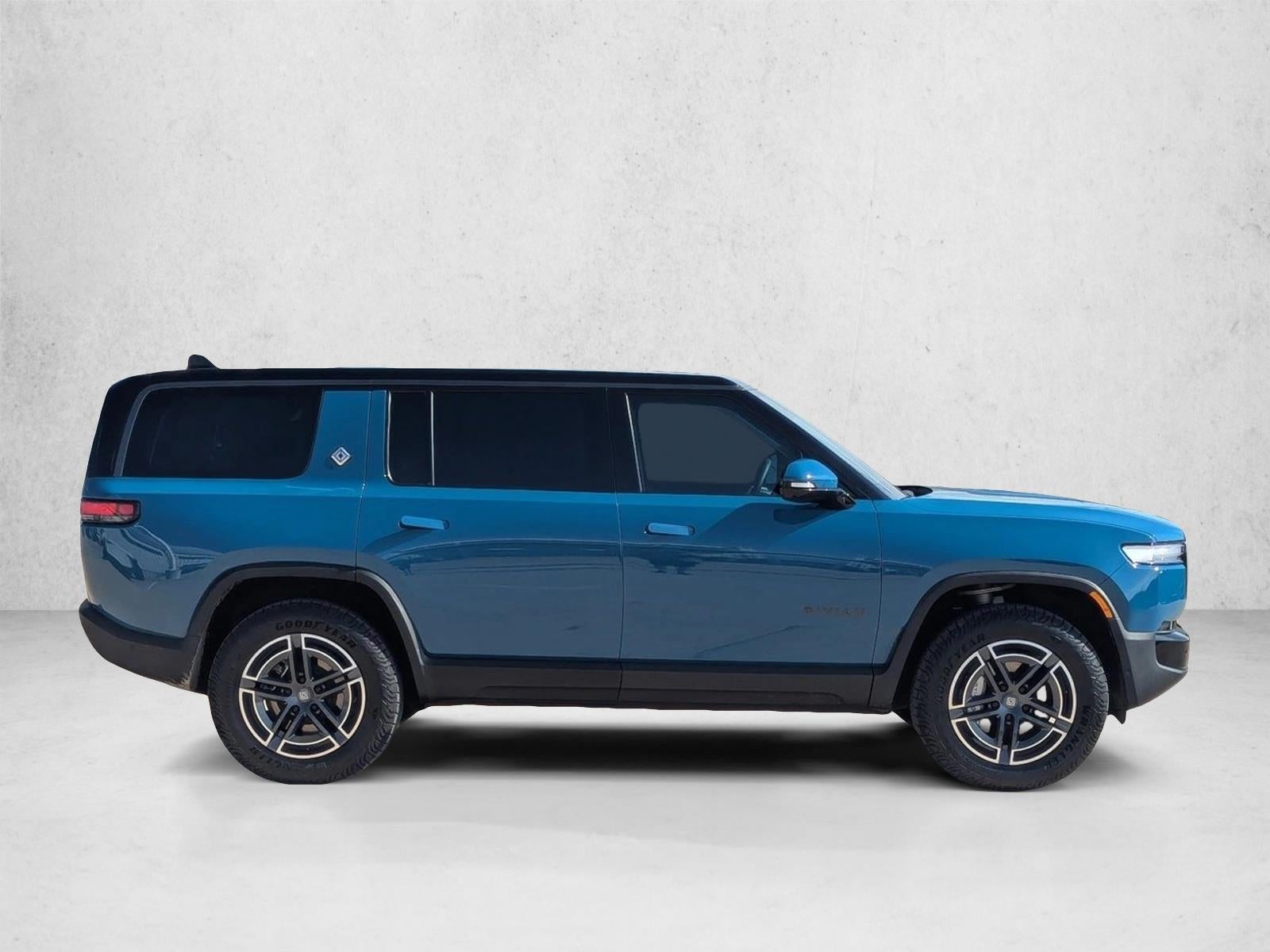 2025 RIVIAN R1S Adventure