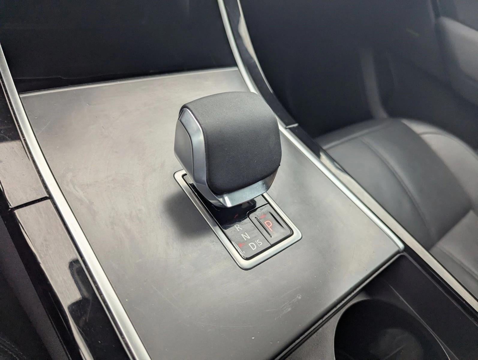 2025 Land Rover Range Rover Velar Dynamic SE