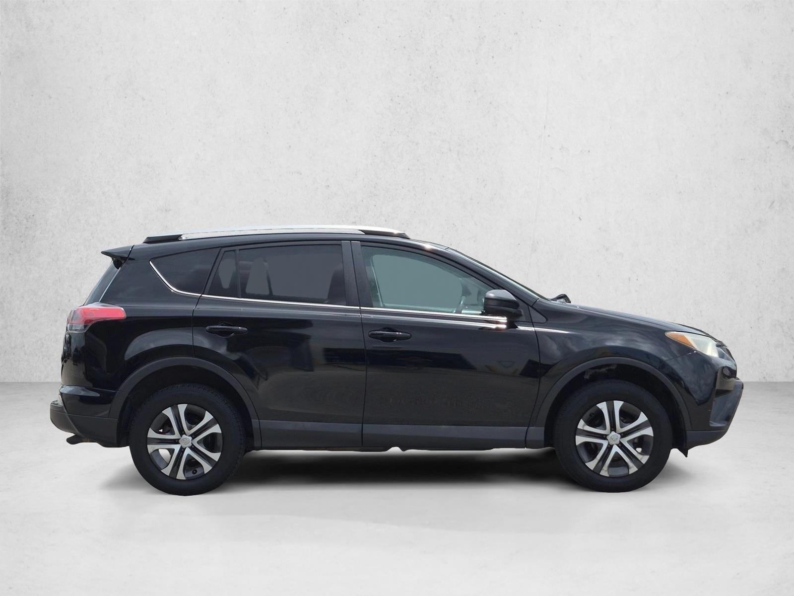2017 Toyota RAV4 LE FWD (GS)