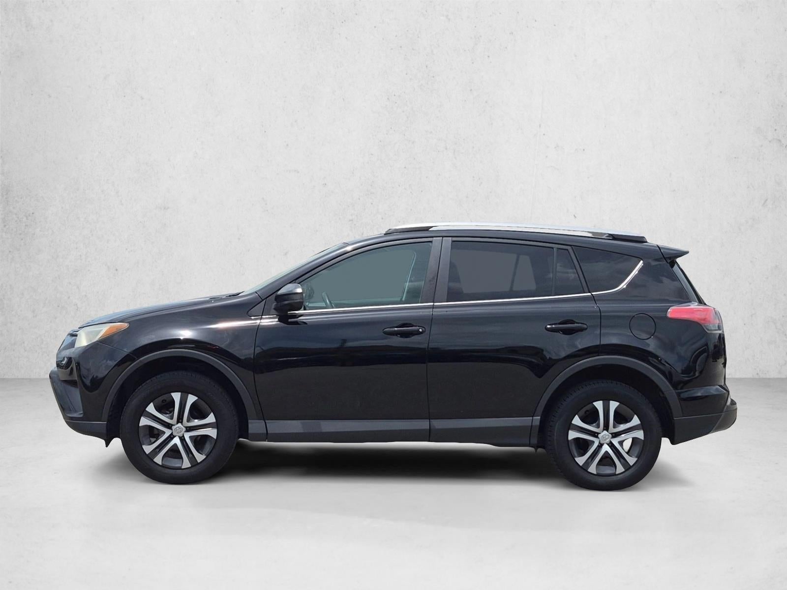 2017 Toyota RAV4 LE FWD (GS)