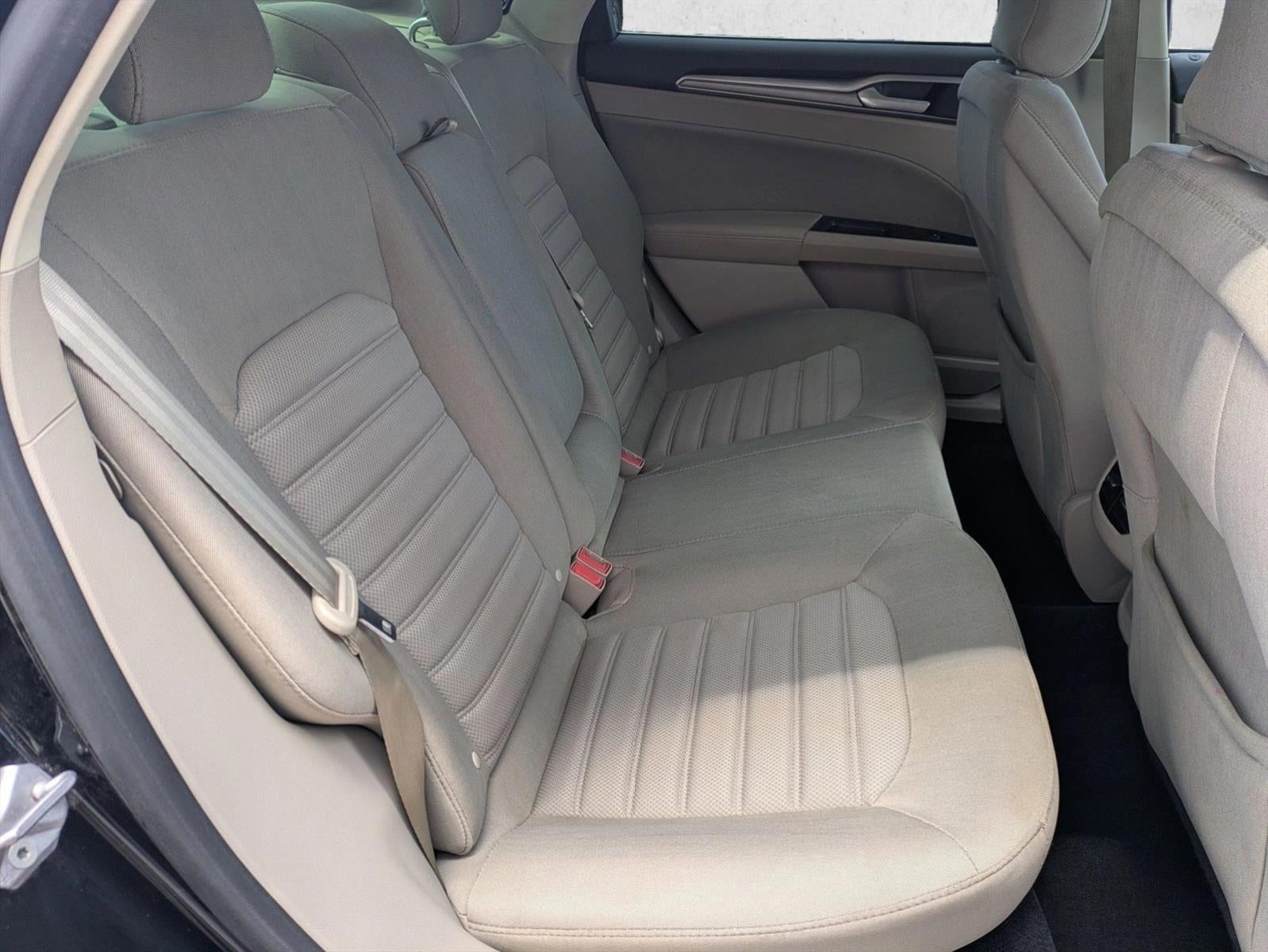 2017 Ford Fusion SE FWD