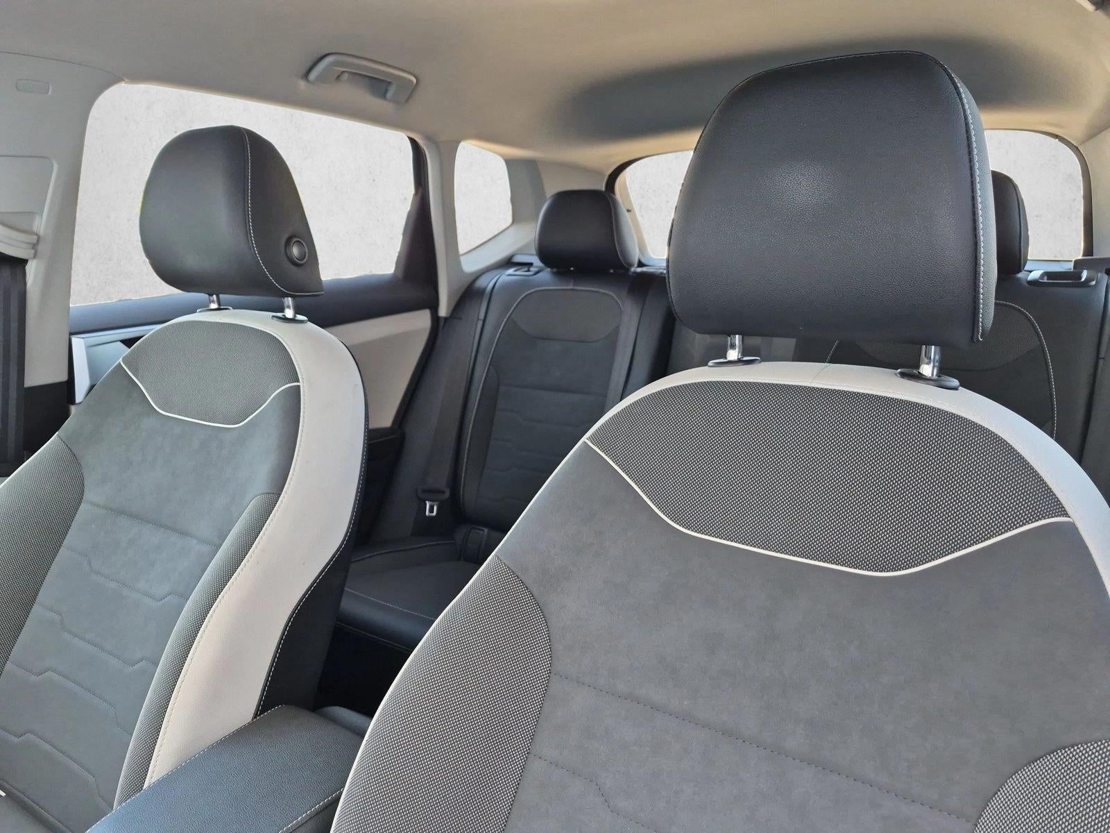 2025 Volkswagen Taos SE FWD