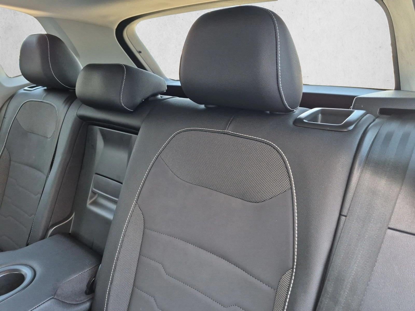 2025 Volkswagen Taos SE FWD