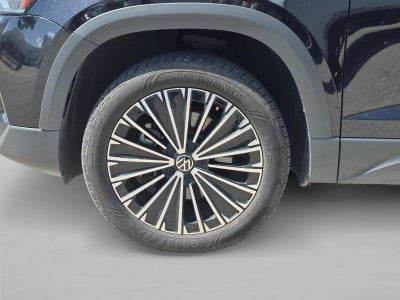 2025 Volkswagen Taos SE FWD