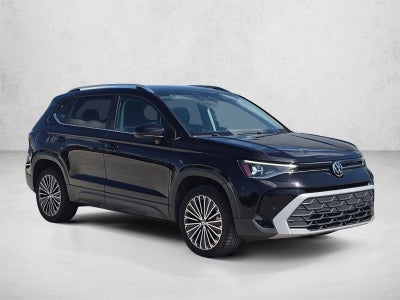 2025 Volkswagen Taos SE FWD