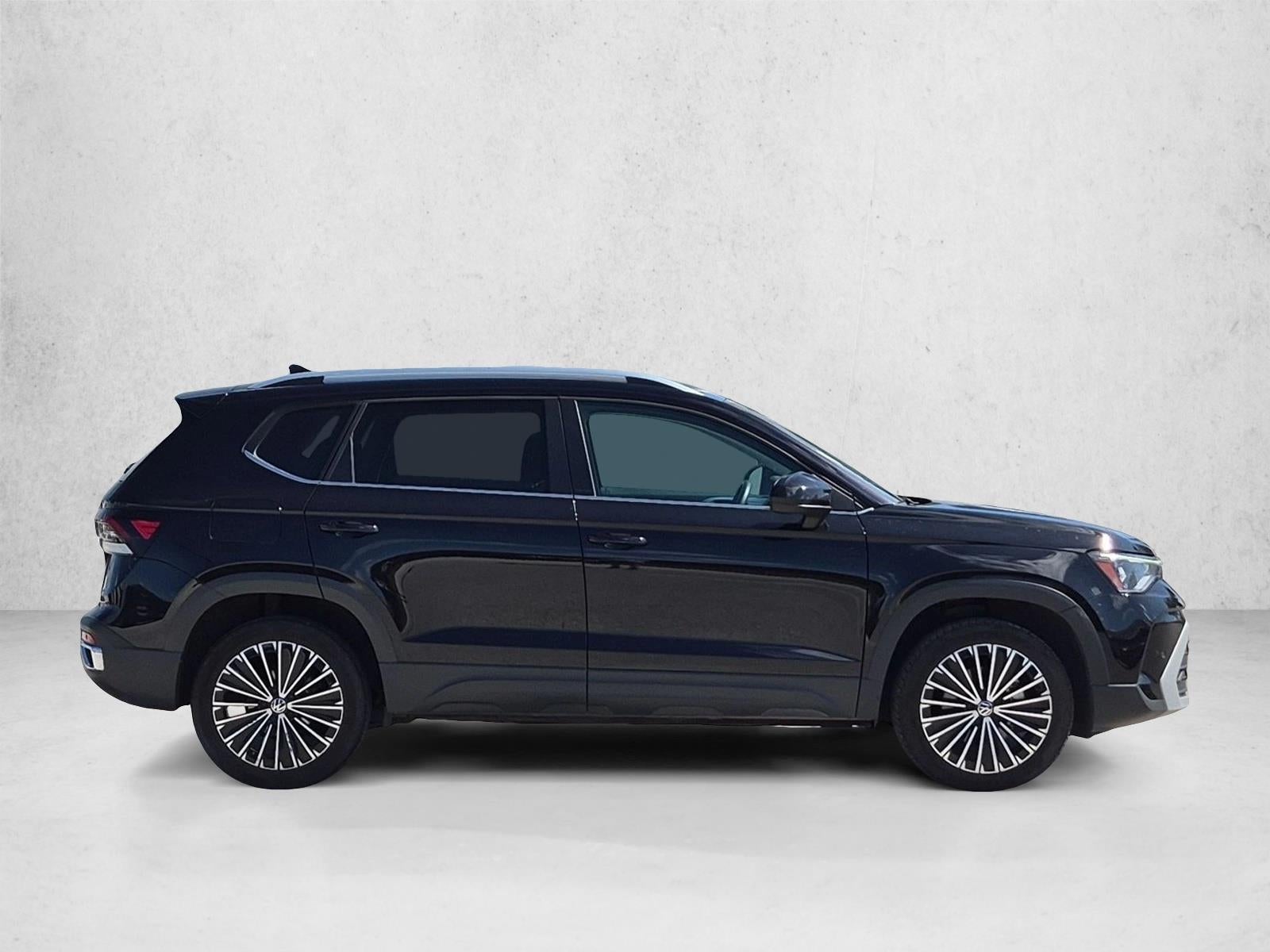 2025 Volkswagen Taos SE FWD