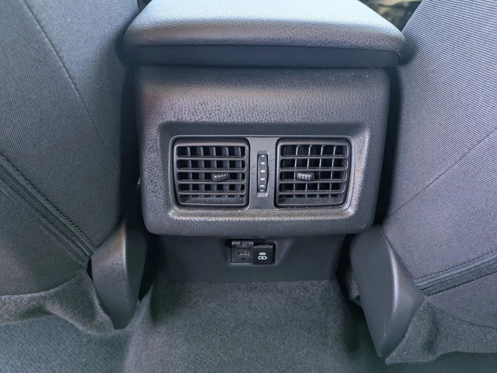 2025 Toyota Camry LE (SE)