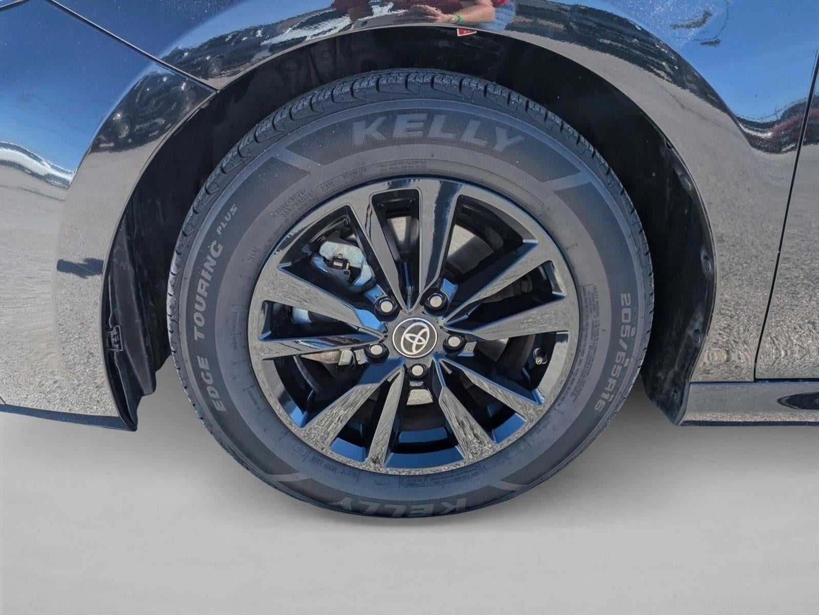 2025 Toyota Camry LE (SE)