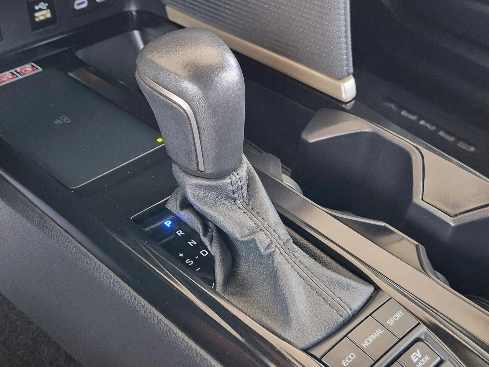 2025 Toyota Camry SE (Natl)
