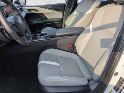 2025 Toyota Camry SE (SE)