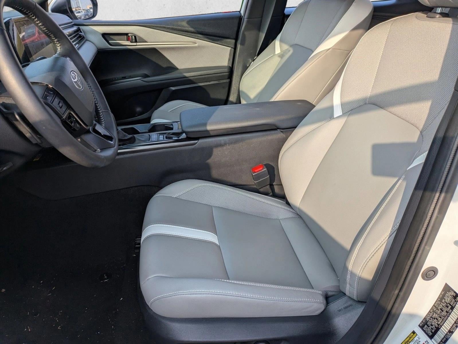 2025 Toyota Camry SE (SE)