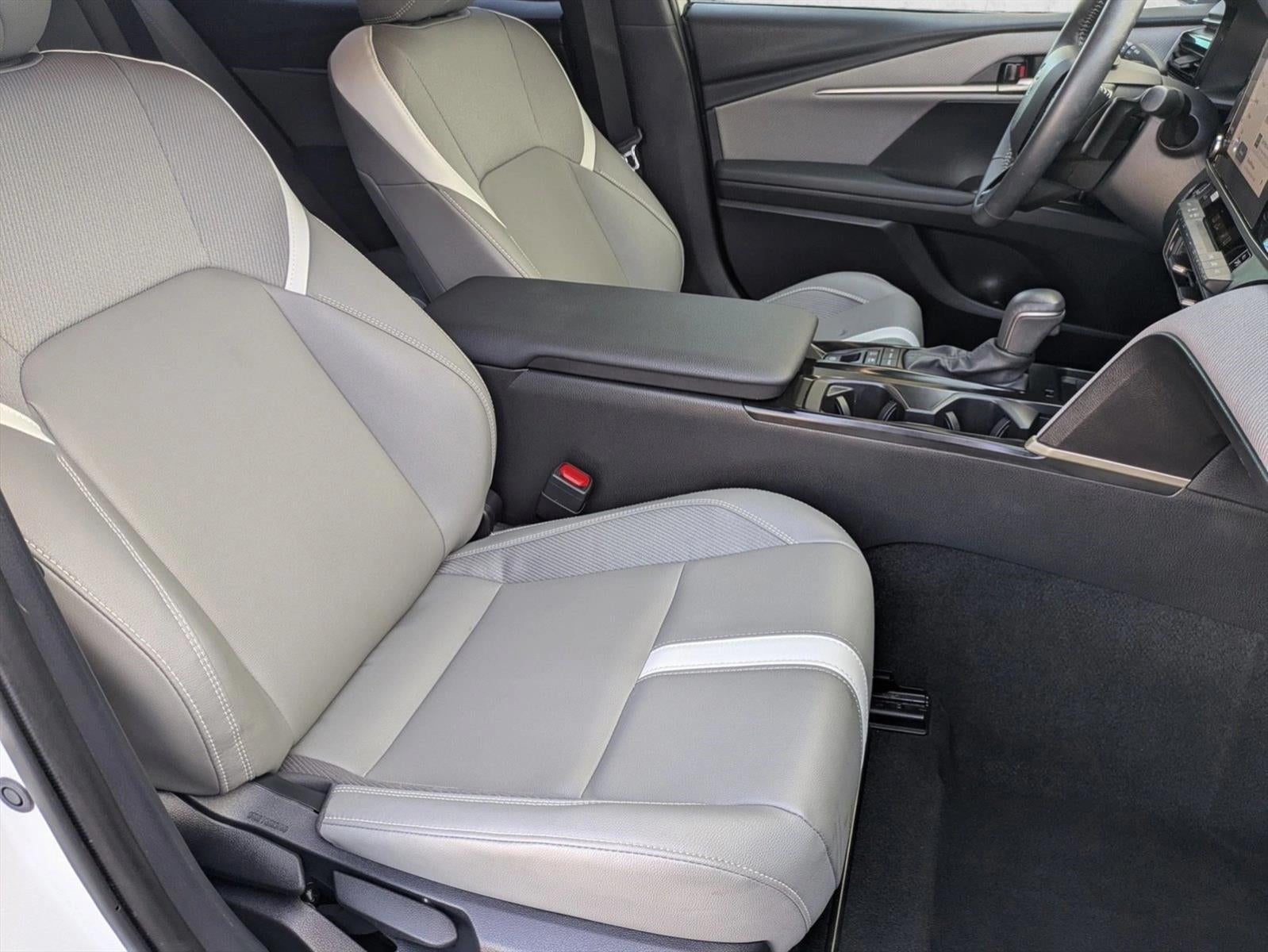 2025 Toyota Camry SE (SE)