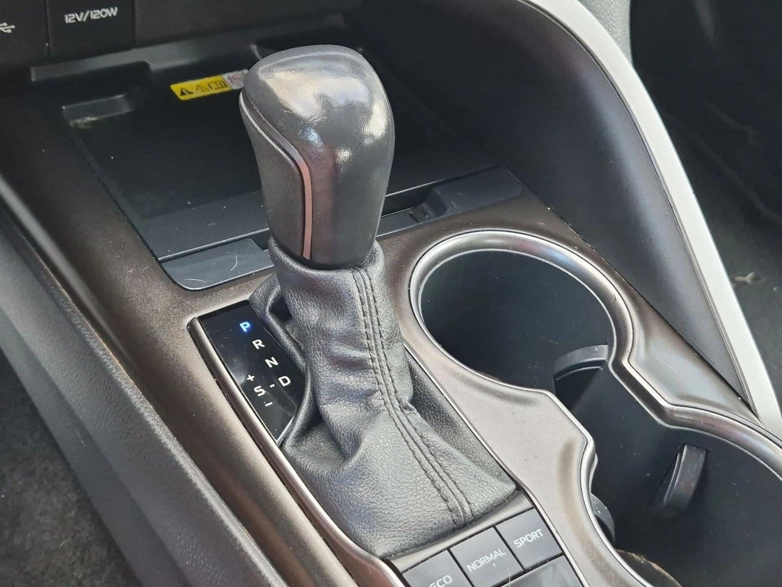 2022 Toyota Camry SE Auto (SE)
