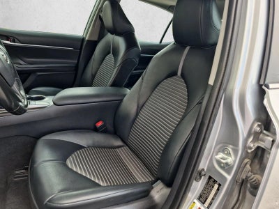 2022 Toyota Camry SE Auto (SE)