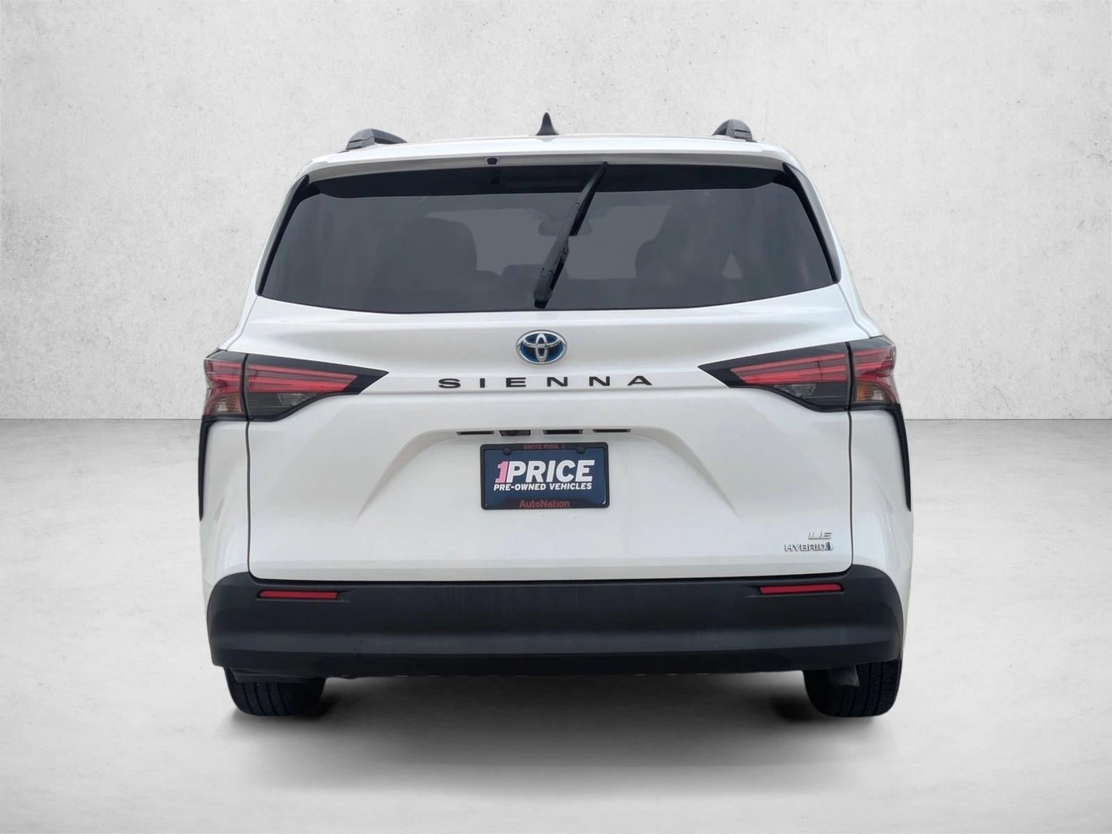 2021 Toyota Sienna LE FWD 8-Passenger (Natl)