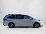 2021 Toyota Sienna XLE FWD 8-Passenger (Natl)