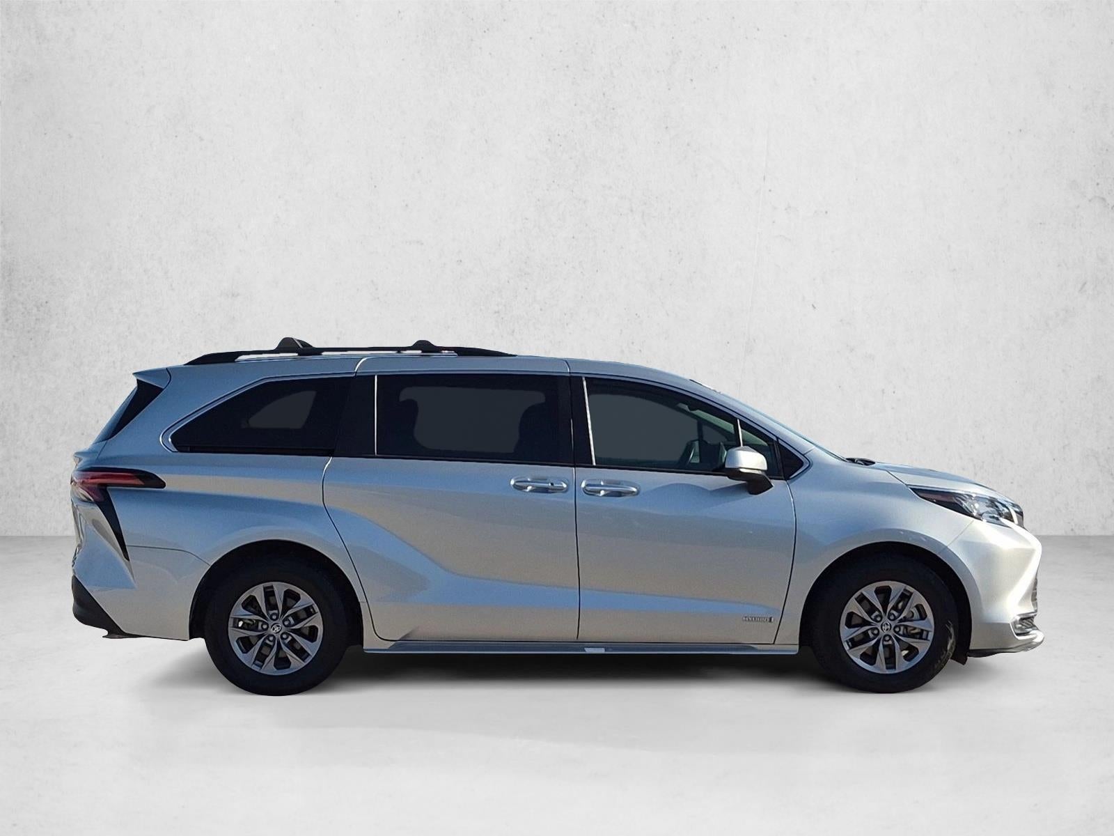 2021 Toyota Sienna XLE FWD 8-Passenger (Natl)