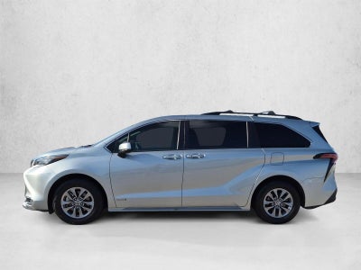 2021 Toyota Sienna XLE FWD 8-Passenger (Natl)