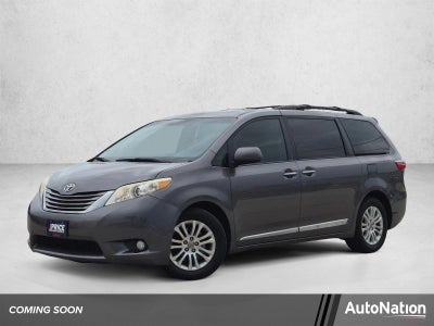 2017 Toyota Sienna XLE FWD 8-Passenger (Natl)