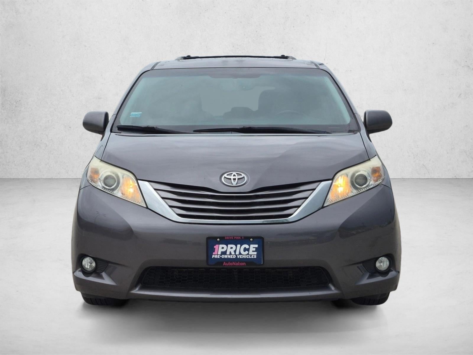 2017 Toyota Sienna XLE FWD 8-Passenger (Natl)