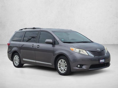 2017 Toyota Sienna XLE FWD 8-Passenger (Natl)