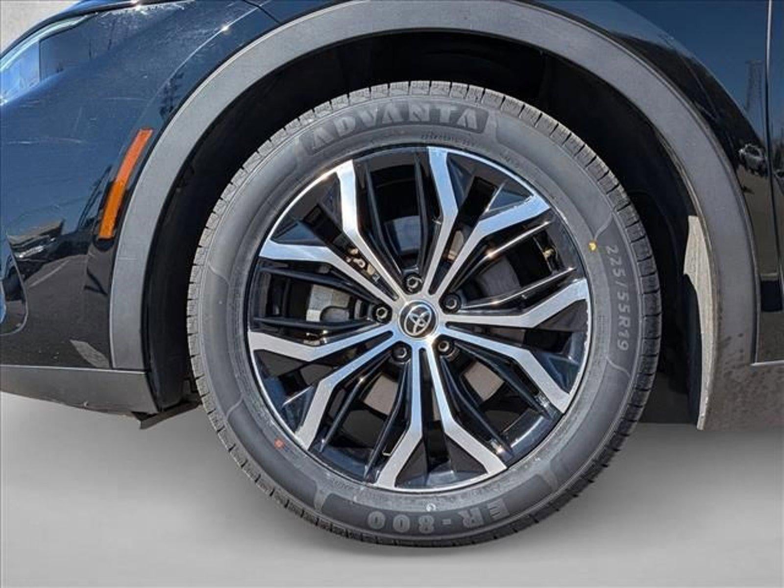 2023 Toyota Crown XLE AWD (Natl)