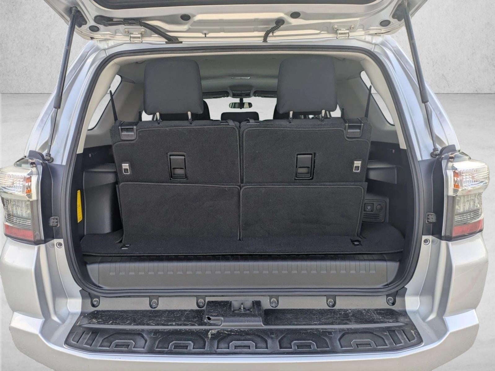 2017 Toyota 4Runner SR5 2WD (Natl)