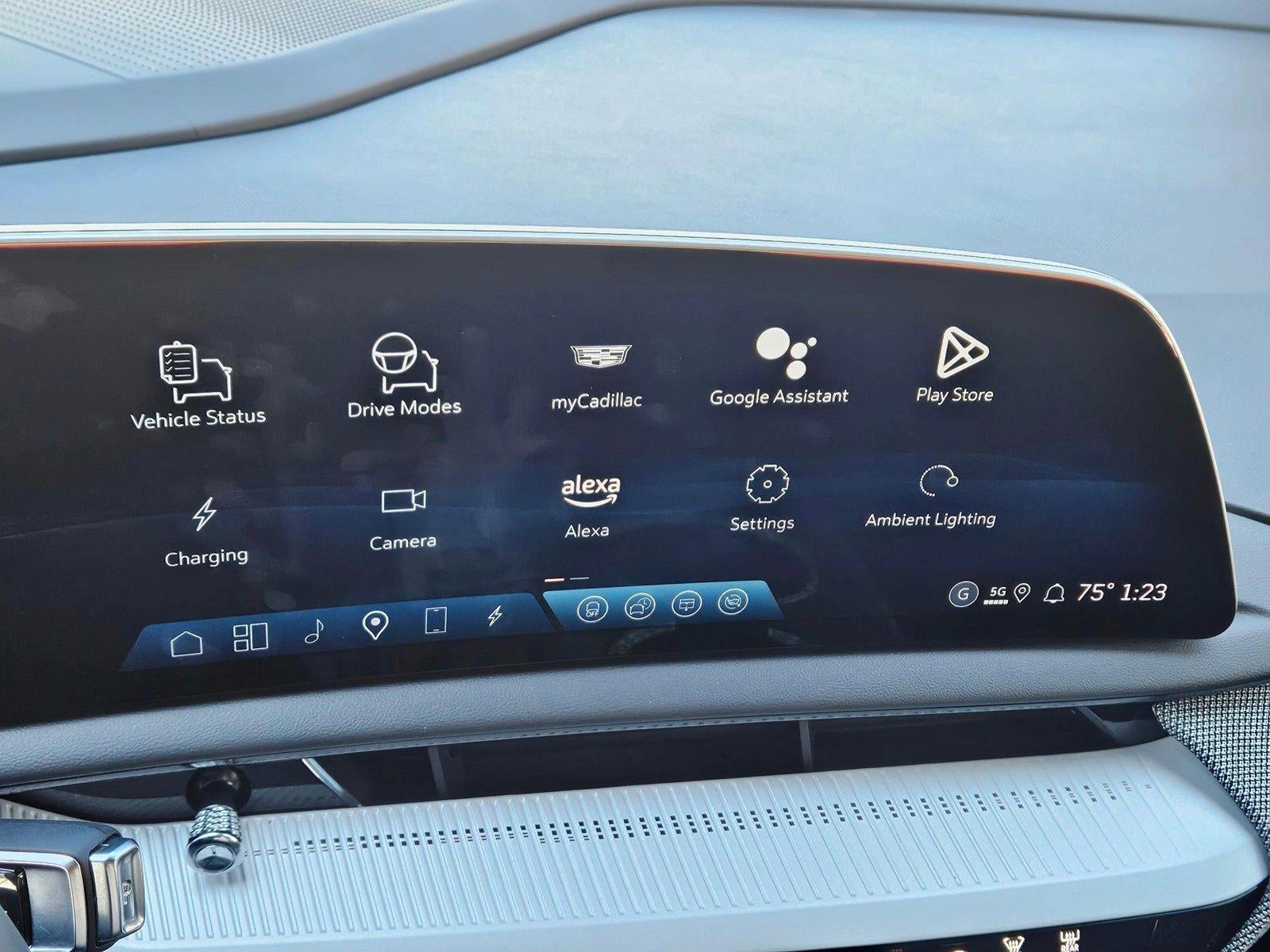 2025 Cadillac OPTIQ Luxury 1