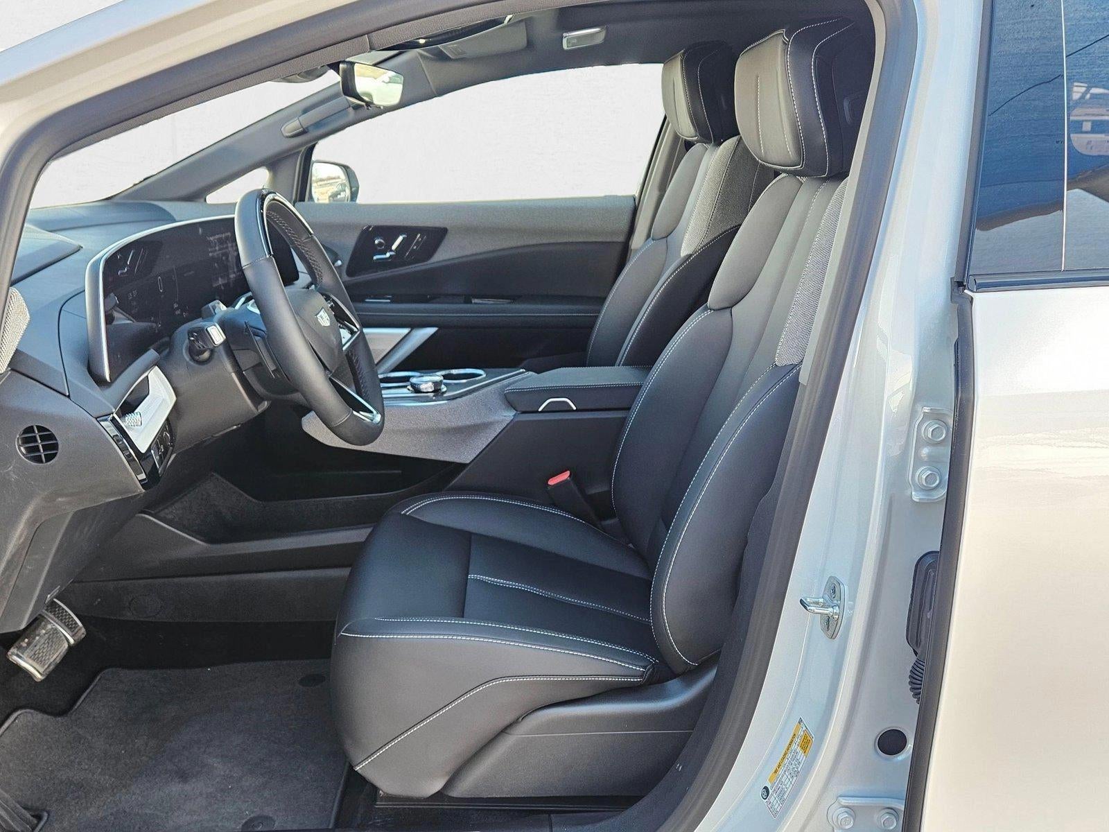 2025 Cadillac OPTIQ Luxury 1