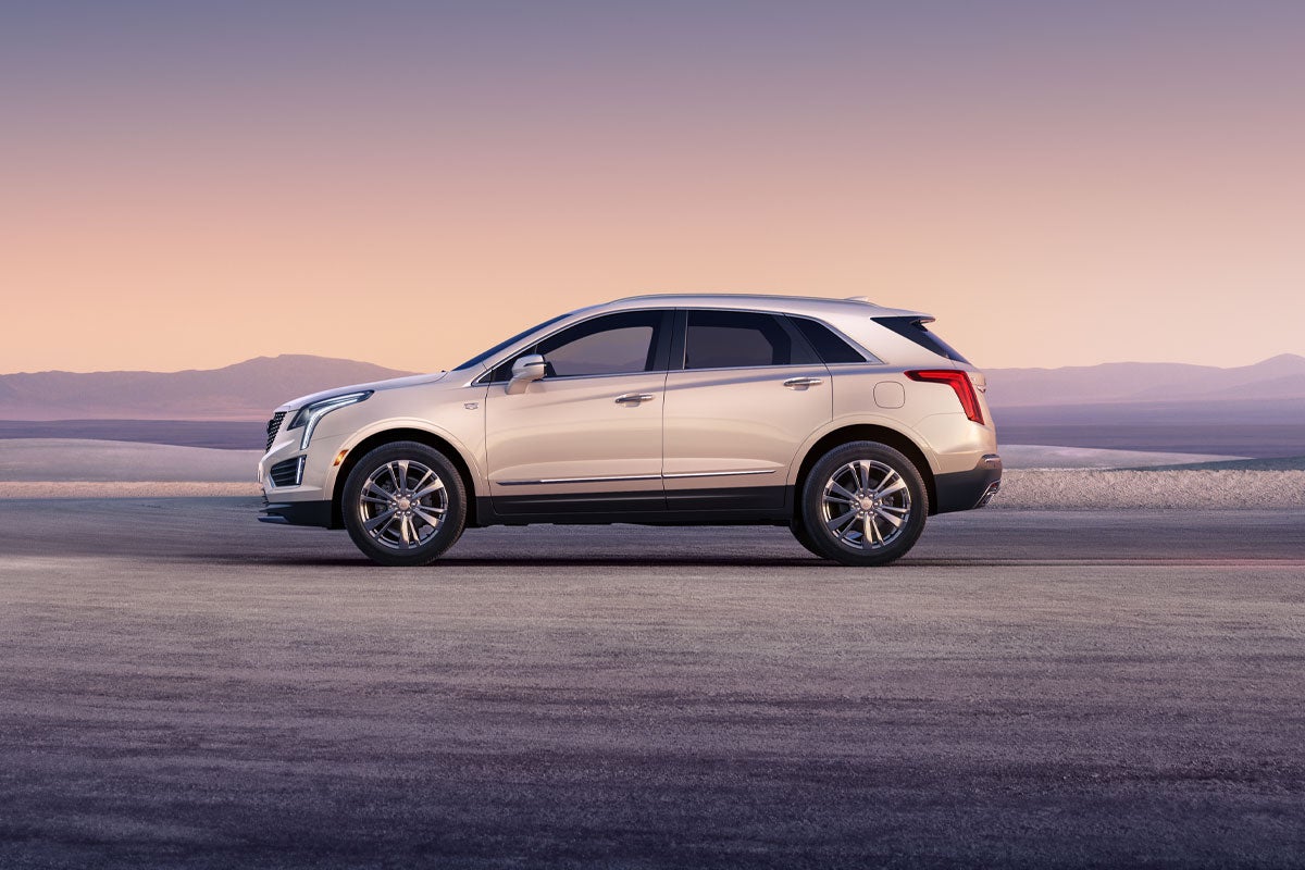 The Crystal White Tricoat Cadillac XT5 Parked During a Lovely Sunset